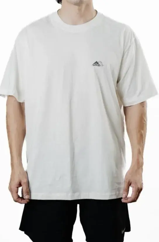 Camiseta AMBITION off white, frente